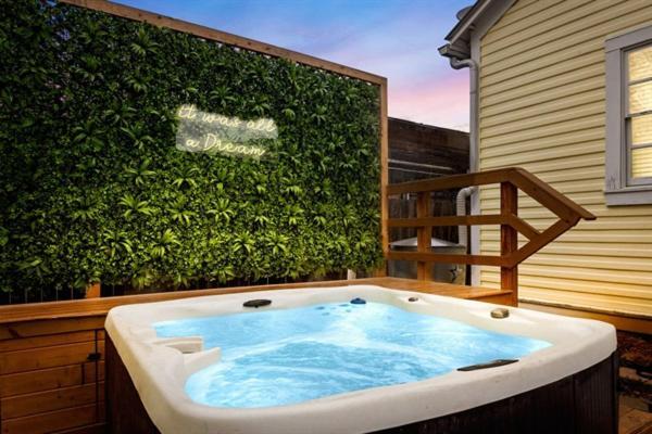 Downtown Historic 2Bdrm, Walk To Riverwalk, Alamo; Beautifully Renovated! San Antonio Eksteriør billede